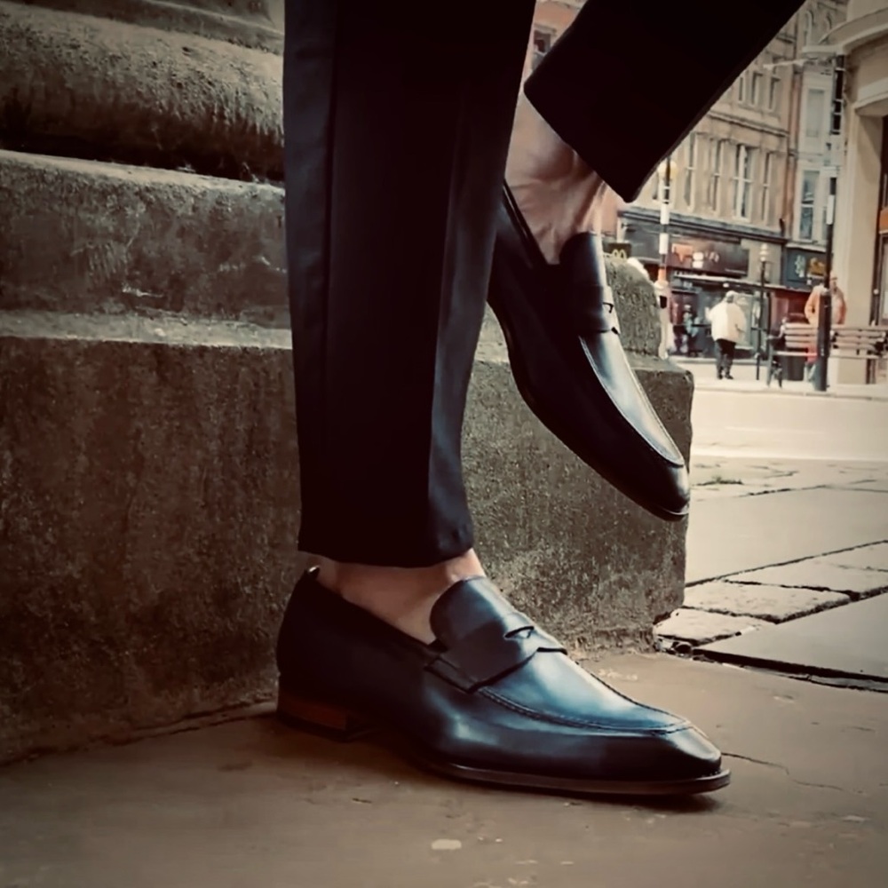 NEIMAN MARCUS | 11 | Men’s Leather Jefferey’s Navy Penny Loafers Made in Brazil